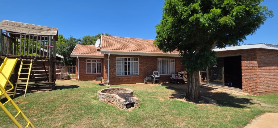 3 Bedroom Property for Sale in Naudeville Free State